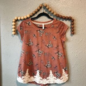 Xhilaration Size L Floral Shirt